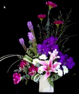 แจกันดอกไม้โทนสีม่วง